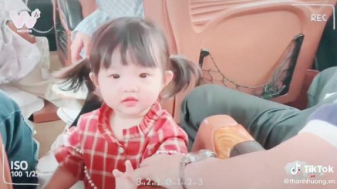 Winnie nhà Đông Nhi - Ông Cao Thắng gây sốt vì khoảnh khắc nói ngọng cực yêu và biểu cảm đốn tim fans Winnie nhà Đông Nhi - Ông Cao Thắng gây sốt vì khoảnh khắc nói ngọng cực yêu và biểu cảm đốn tim fans