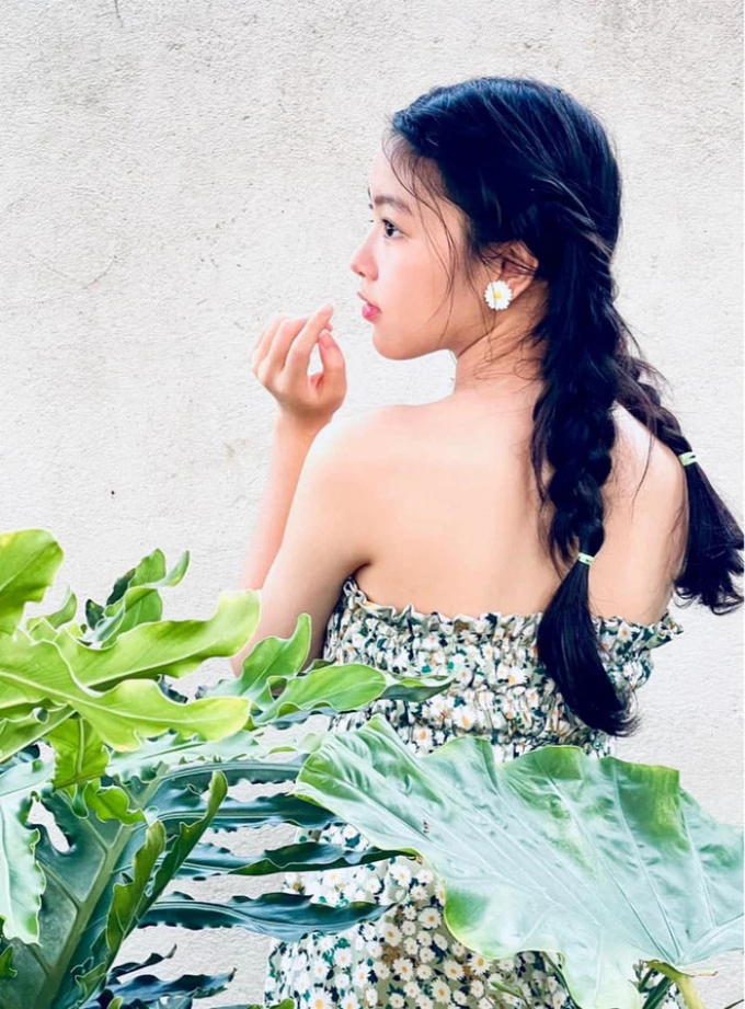 Lọ Lem nhà MC Quyền Linh: Xinh như hoa hậu, thành thạo tiếng Anh, theo học ngôi trường học phí nửa tỷ/năm