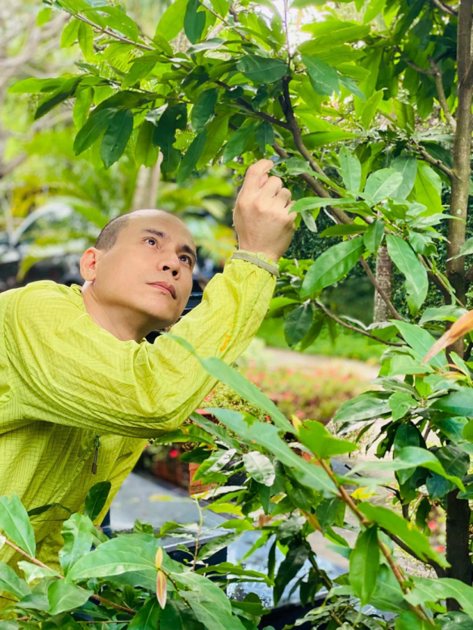 Trí Quang: Nam thần màn ảnh một thời tuổi U50 sống kín tiếng tu tại gia với 50 héc ta đất vườn