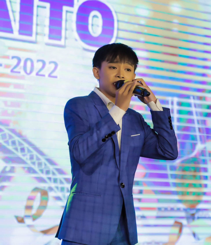 Hồ Văn Cường gặt hái được nhiều thành công lớn sau khi được ca sĩ Ngọc Sơn và bầu Thụy giúp đỡ