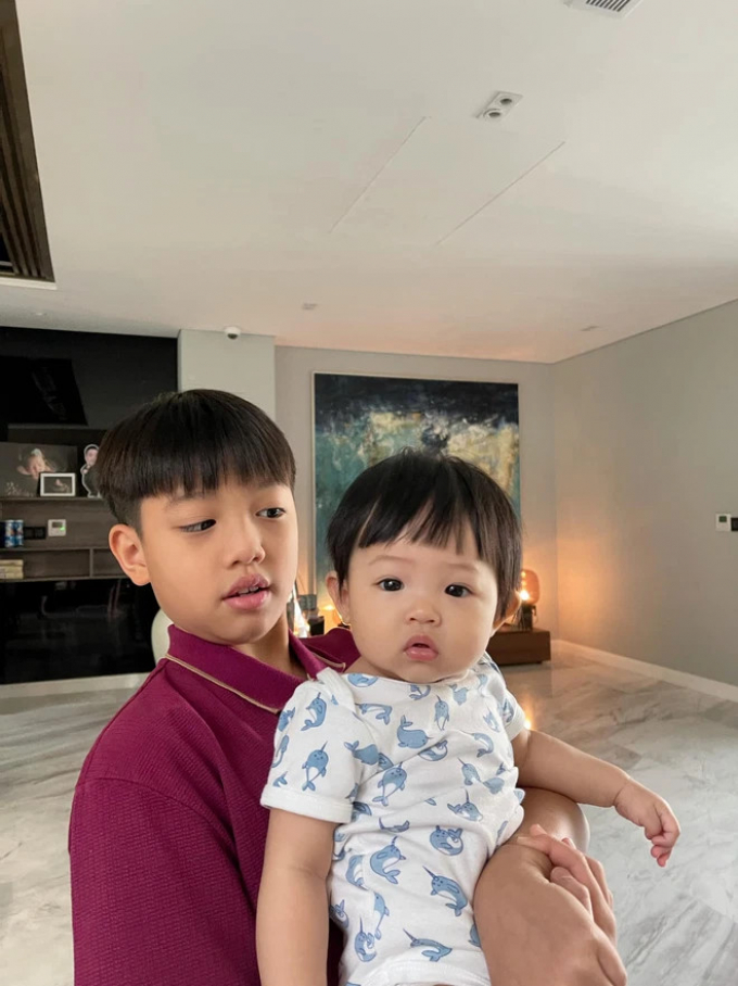Suchin làm 1 việc khiến anh cả Subeo 7 phần nuông chiều 3 phần bất lực khi dạy em gái học Suchin làm 1 việc khiến anh cả Subeo 7 phần nuông chiều 3 phần bất lực khi dạy em gái học