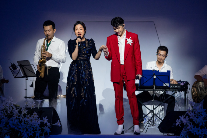 Noo Phước Thịnh chill hết cỡ trong đêm nhạc, cùng diva Mỹ Linh thực hiện cú đánh 5 sao cực chất