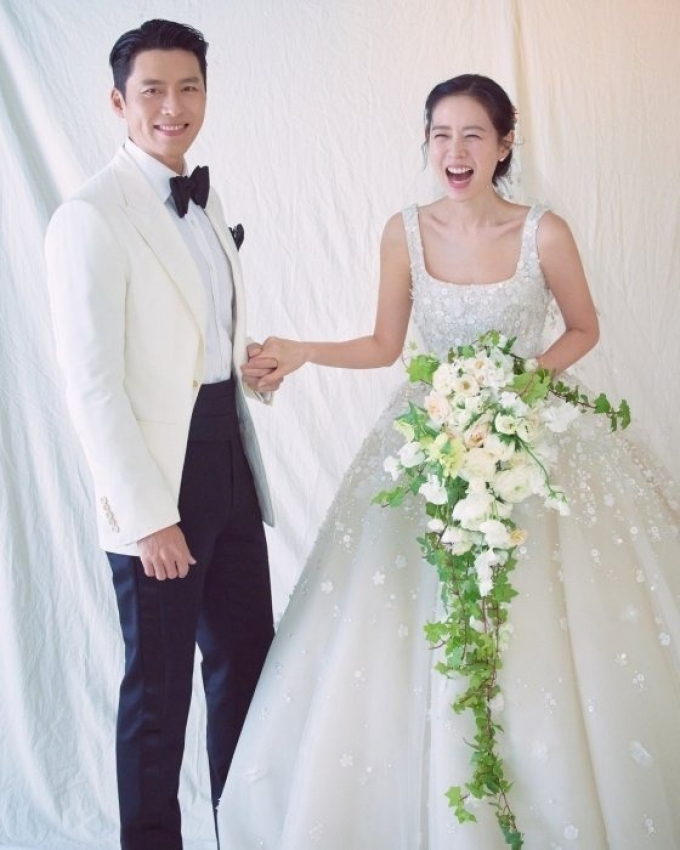 Ngô Thanh Vân diện váy cưới giống Son Ye Jin, nhìn nụ cười rạng rỡ biết ngay đả nữ hạnh phúc thế nào