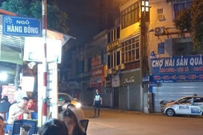 Bắt tài xế taxi nhảy đồ của 2 nữ du khách Nga trên phố cổ Hà Nội
