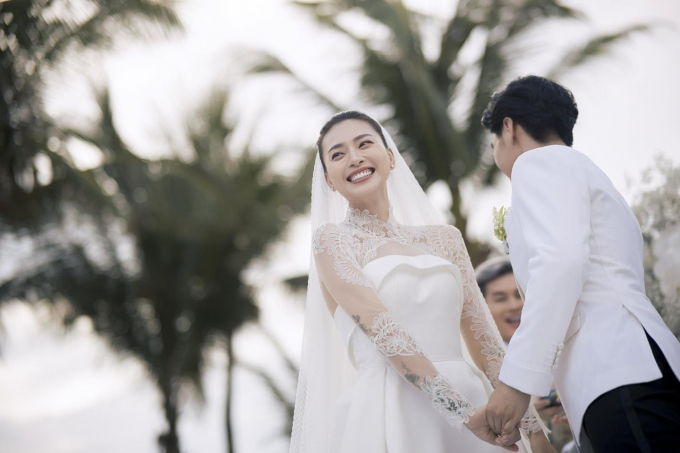 Huy Trần xả kho loạt ảnh hôn lễ đẹp như phim, Ngô Thanh Vân hạnh phúc tuyên bố: Sẵn sàng làm mẹ