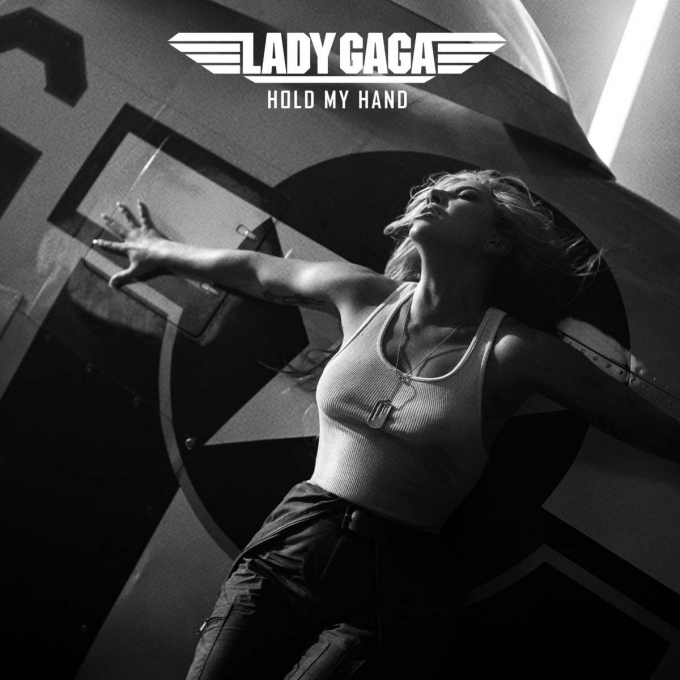 Lady Gaga siêu bụi, kể chuyện thành nữ phi công bằng âm nhạc