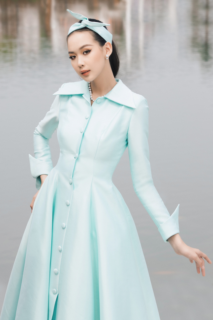 Lương Thùy Linh khoe vẻ đẹp sang chảnh chuẩn quý cô bên cạnh mỹ nhân cao nhất Miss World Vietnam 2022