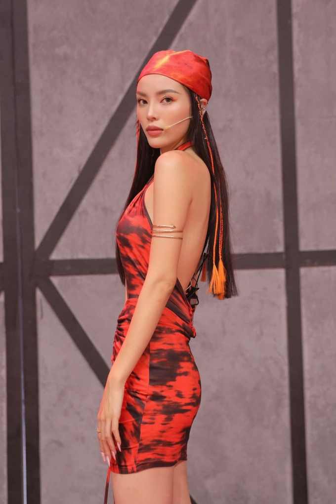 Dàn mỹ nhân Việt đọ dáng với váy loang màu:  Thùy Tiên hay Kỳ Duyên mới sexy nhất?