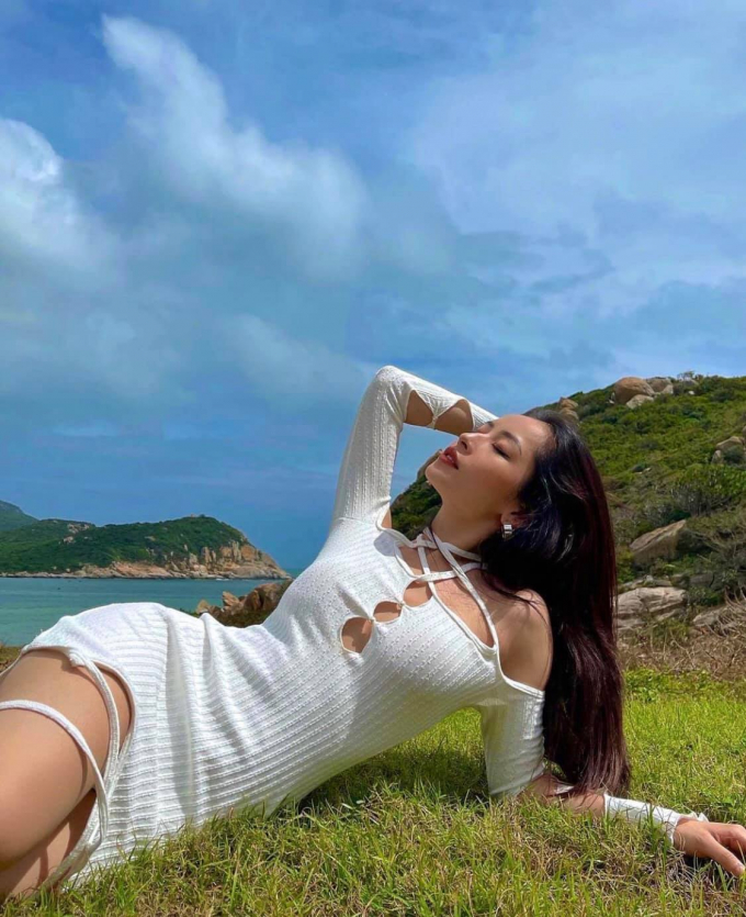 Học cách phối đồ của nữ tỷ phú tự thân Kylie Jenner, style Chi Pu ngày càng thăng hạng và sexy hết nấc