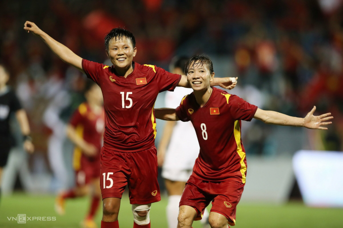Ngược dòng giành chiến thắng, tuyển nữ Việt Nam nhận mưa tiền thưởng