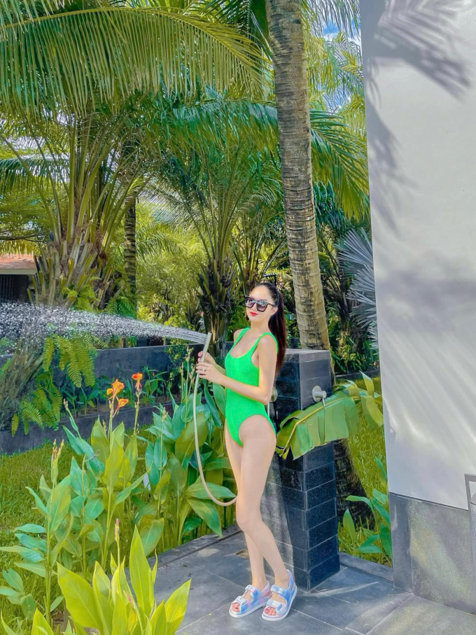 Sao Việt mê mẩn bikini màu xanh lá mà không hề bị xa lánh: Thanh Hằng, Mâu Thủy cực nóng bỏng