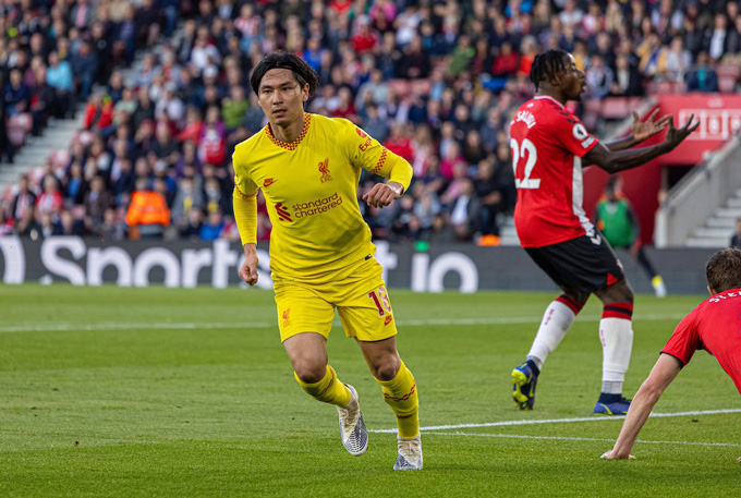 Southampton 1-2 Liverpool: The Kop quyết đua vô địch tới vòng cuối