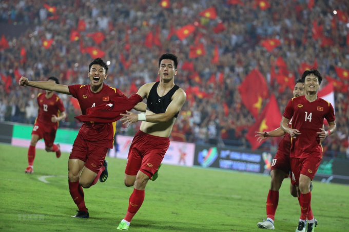 HLV Park nhắc nhở Tiến Linh: “Cậu ấy cởi áo ăn mừng, nhưng bàn thắng là công của cả tập thể”