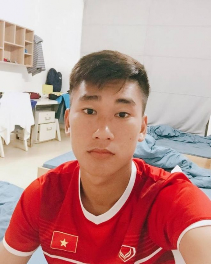 Nhâm Mạnh Dũng: Cầu thủ mang về HCV thứ 206 cho Việt Nam, vừa đẹp trai lại 6 múi quá mlem