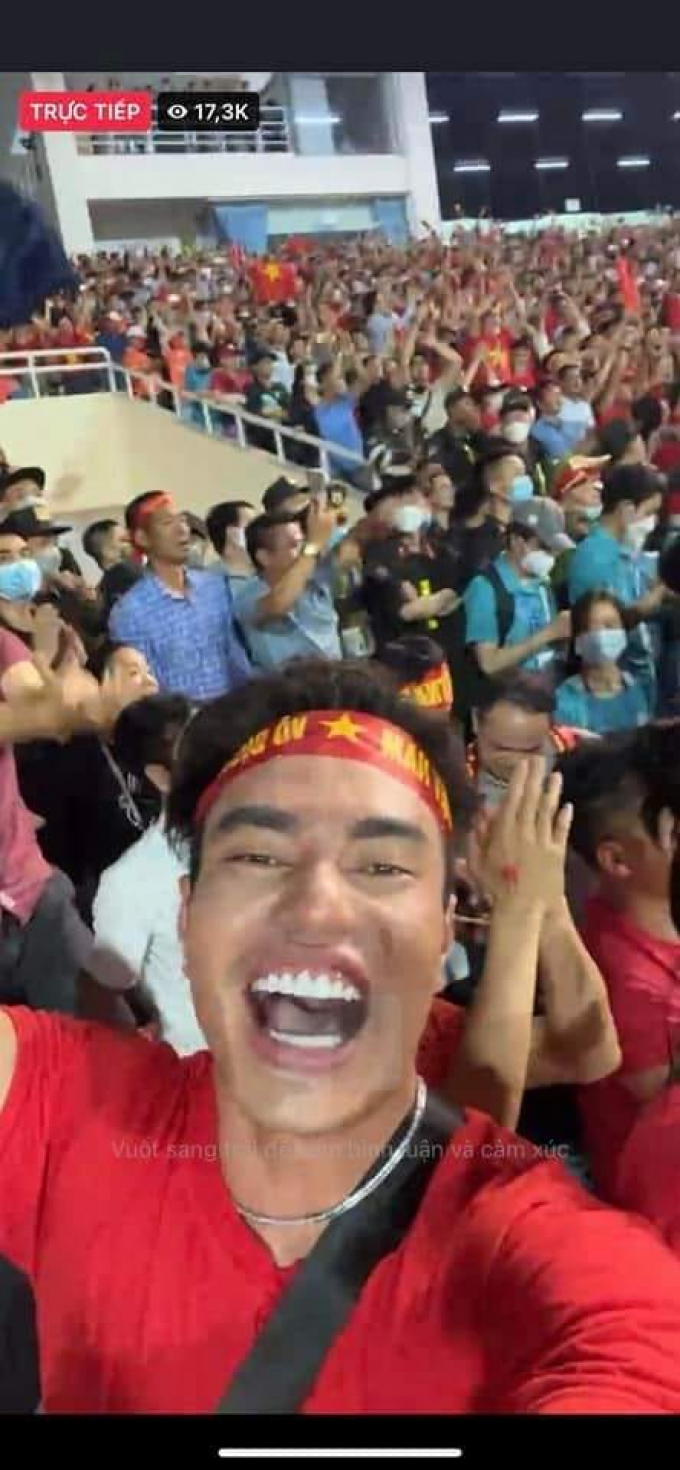 Lê Dương Bảo Lâm gầy gò, khác lạ khi cổ vũ U23 Việt Nam, nhìn ảnh thực tế mới càng ngã ngửa