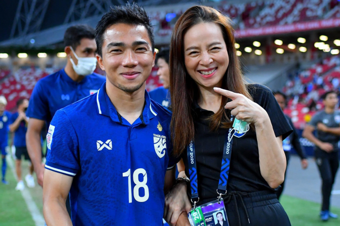 Không chỉ giàu có và quyền lực, “Bà đầm thép” của bóng đá Thái Lan còn có ái nữ “vạn người mê”