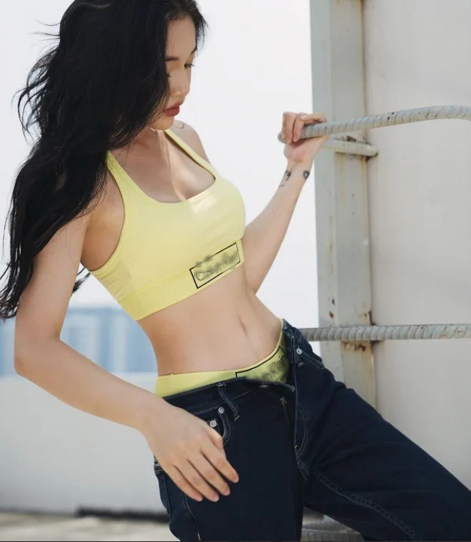 Sporty girl Linh Ngọc Đàm khoe body khoẻ khoắn, nuột nà như người mẫu