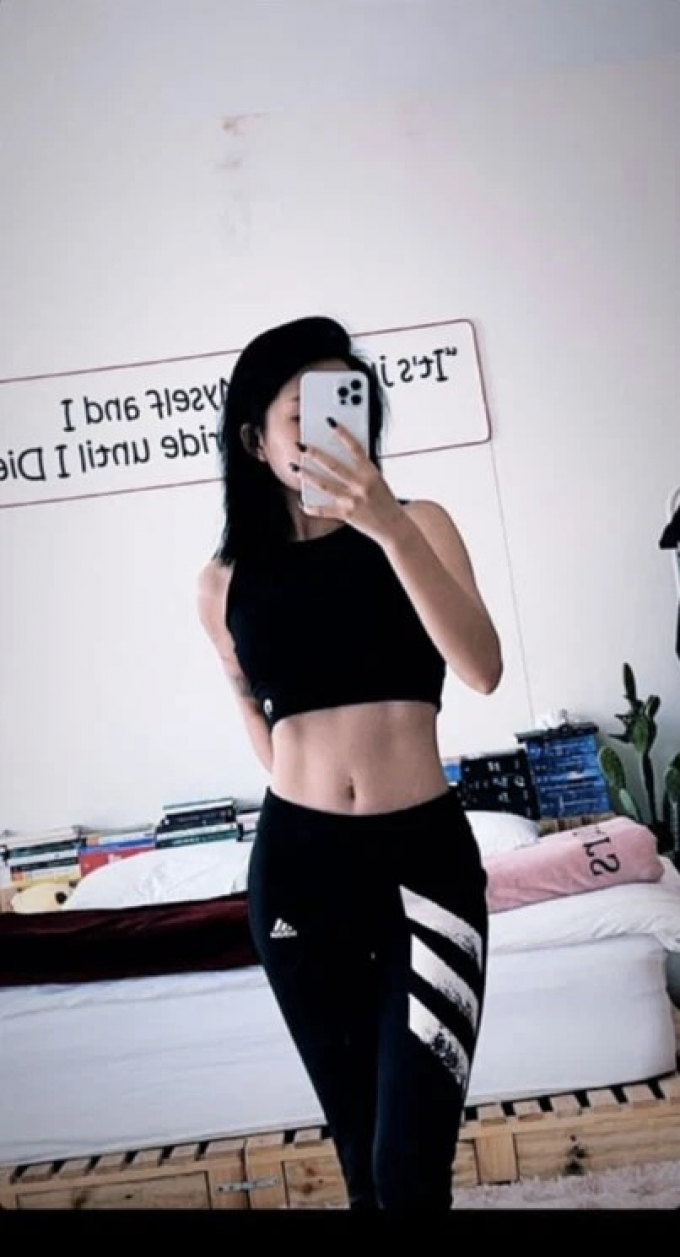 Sporty girl Linh Ngọc Đàm khoe body khoẻ khoắn, nuột nà như người mẫu