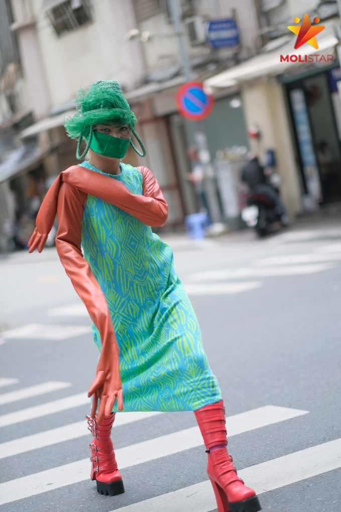 Cuộc chiến Best Street Style ngày đầu tiên: Loạt Fashionista tranh spotlight từ đồ 2hand đến outfit trăm triệu