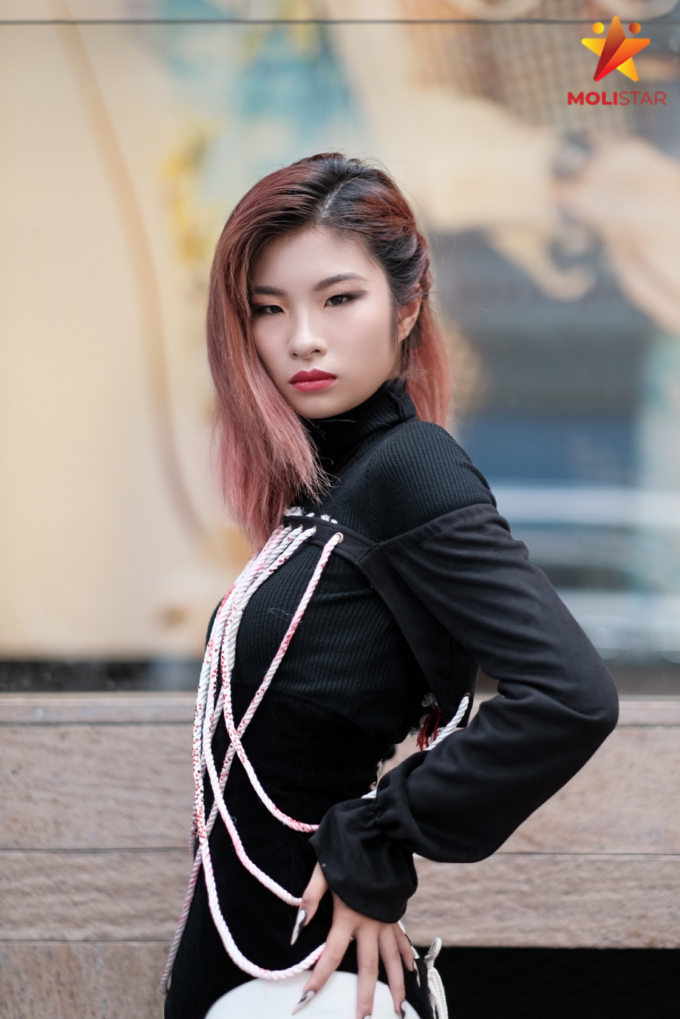 Xu hướng thời trang tái chế cực độc đáo thống trị sàn dấu The Best Street Style VIFW ngày thứ 2