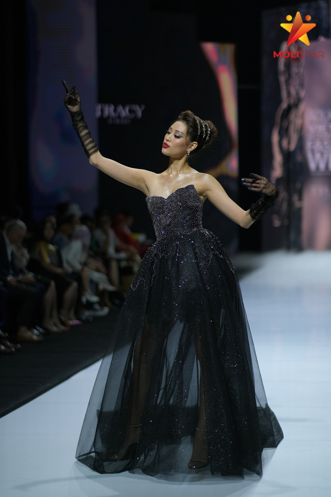 Khánh Vân liên tục biến hóa tại Vietnam International Fashion Week với vai trò First Face - Vedette