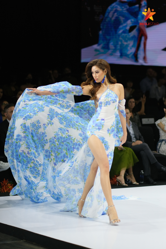 Khánh Vân liên tục biến hóa tại Vietnam International Fashion Week với vai trò First Face - Vedette