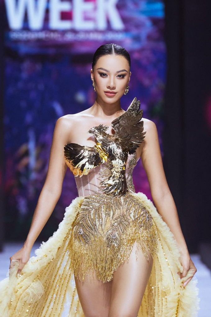 Hoa hậu Hoàn vũ Thái Lan - Amanda Obdam sang Việt Nam đọ trình catwalk cùng Kim Duyên - Lệ Hằng