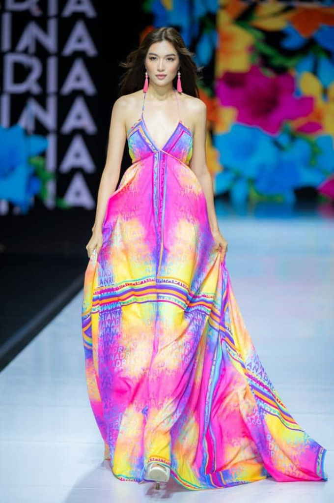 Hoa hậu Hoàn vũ Thái Lan - Amanda Obdam sang Việt Nam đọ trình catwalk cùng Kim Duyên - Lệ Hằng