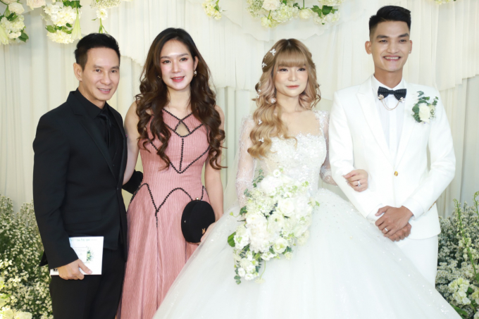Đám cưới Mạc Văn Khoa: Hoài Linh, vợ chồng Nhã Phương - Trường Giang và dàn sao Việt tề tựu chung vui
