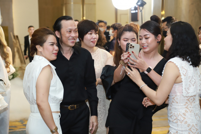 Đám cưới Mạc Văn Khoa: Hoài Linh, vợ chồng Nhã Phương - Trường Giang và dàn sao Việt tề tựu chung vui