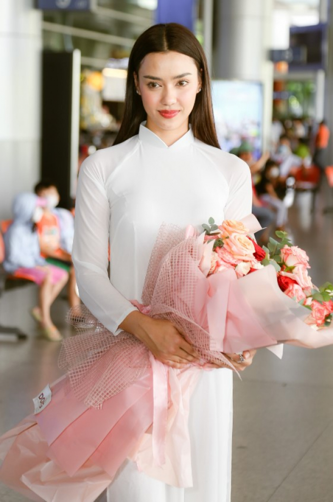 Kim Duyên đón Hoa hậu Hoàn vũ Thái Lan 2020 Amanda Obdam lần đầu đến Việt Nam