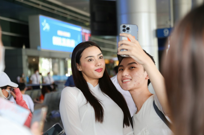 Kim Duyên đón Hoa hậu Hoàn vũ Thái Lan 2020 Amanda Obdam lần đầu đến Việt Nam