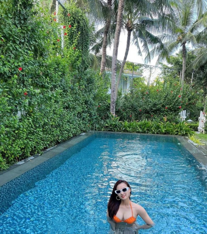 Lã Thanh Huyền, Cao Thái Hà nóng bỏng với bikini