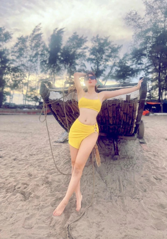 Lã Thanh Huyền, Cao Thái Hà nóng bỏng với bikini
