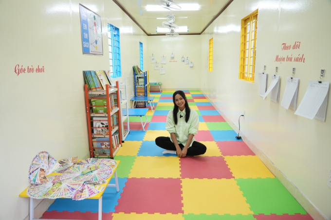 H’Hen Niê giản dị đi trao thư viện sách tại Lai Châu