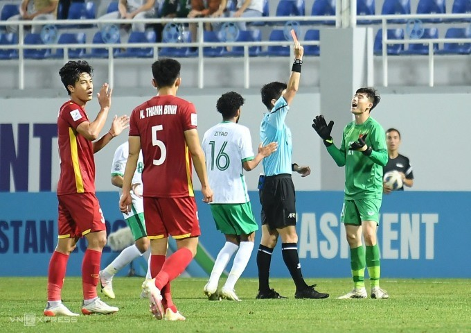Thủ môn U23 Việt Nam: Không hối hận khi nhận thẻ đỏ