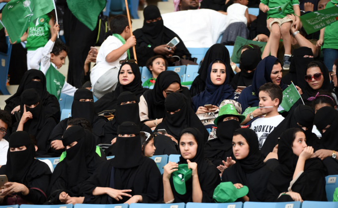 CĐV nữ Saudi Arabia, Iran bị ném đá đến chết nếu quan hệ kiểu tình một đêm ở World Cup
