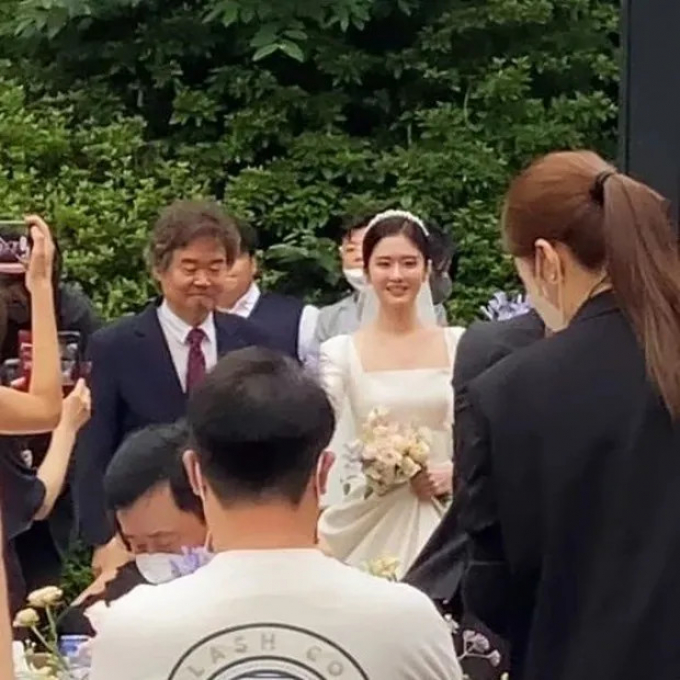 Toàn cảnh đám cưới Jang Nara: Cô dâu lộng lẫy hôn chú rể, Lee Sang Yoon, Yong Hwa (CNBLUE) lộ clip gây sốt