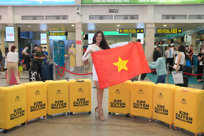 Kim Duyên mang 10 vali hành lý cùng trang phục dân tộc nặng đến 30kg sang Ba Lan dự thi Miss Supranational 2022