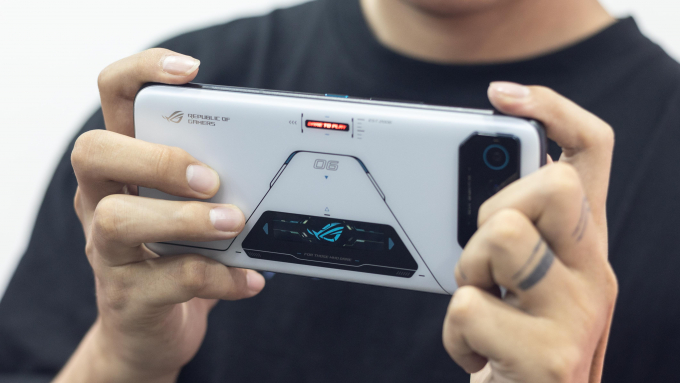 ASUS tung bộ đôi ROG Phone 6 và ROG Phone 6 Pro cho game thủ mobile thích tryhard