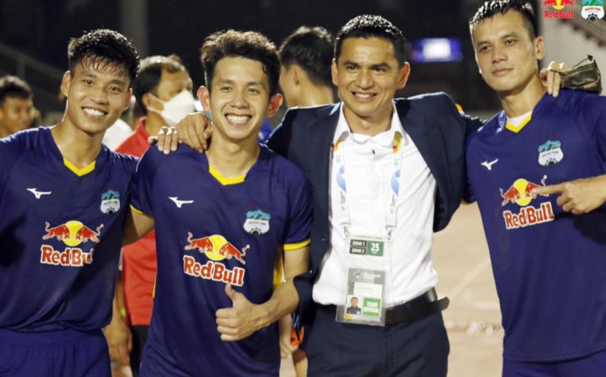 HAGL mất bộ đôi cánh ĐT Việt Nam sau V.League 2022