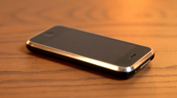 Chiếc điện thoại iPhone nguyên mẫu cực hiếm, trị giá gấp 500 lần iPhone 13 Pro Max