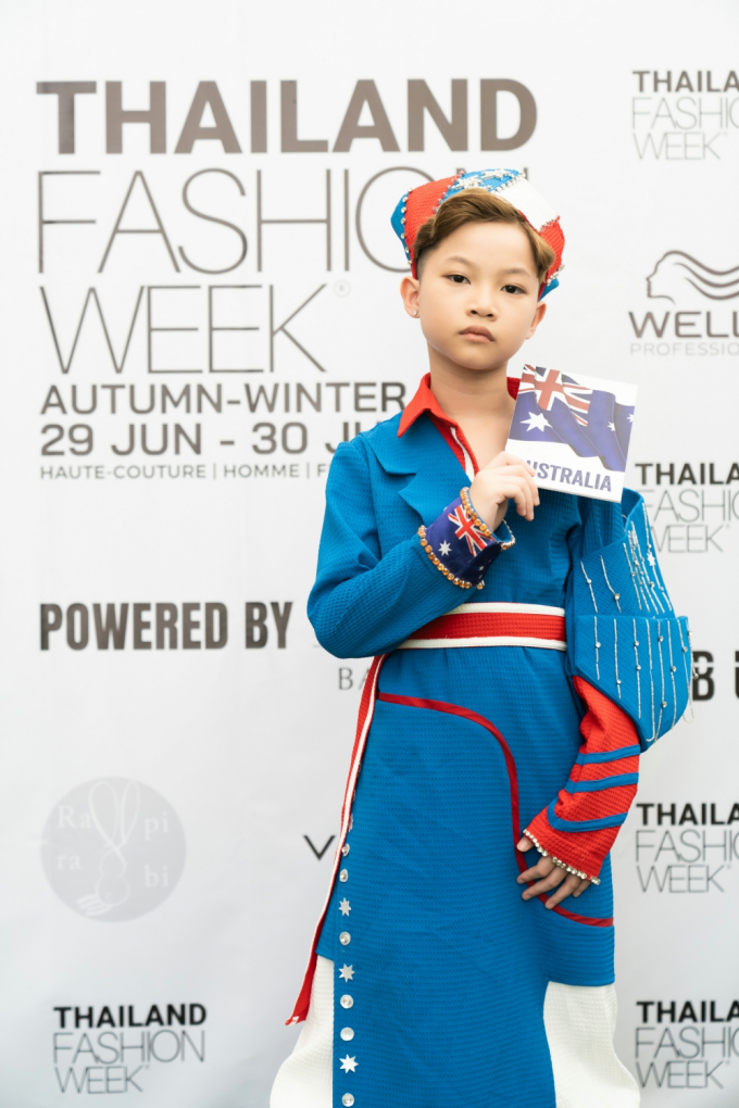 Chân dung mẫu nhí Việt gây ấn tượng mạnh tại Thailand Fashion Week 2022, hóa ra người quen của danh ca Ngọc Sơn