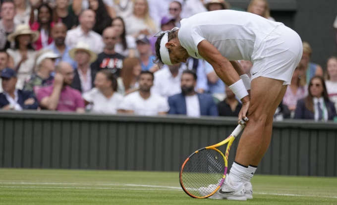 Rafael Nadal vượt qua đau đớn để vào bán kết Wimbledon 2022
