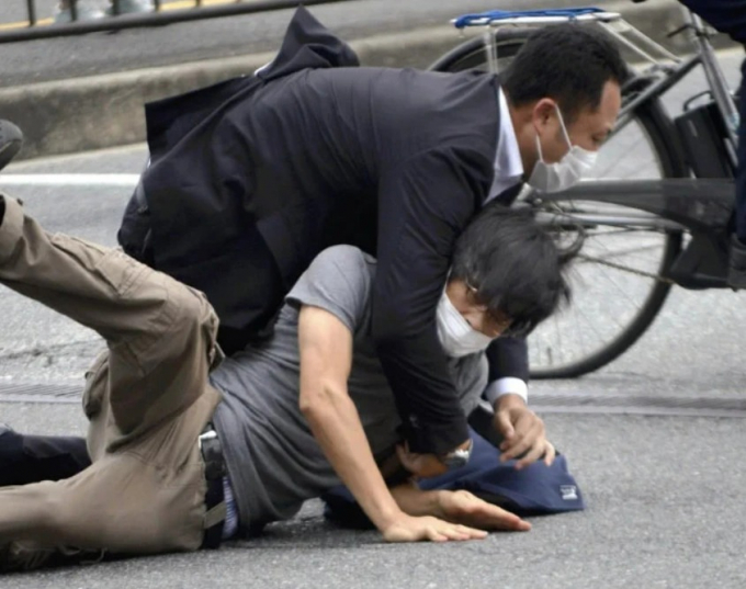 Bắt giữ nghi phạm bắn cựu Thủ tướng Abe