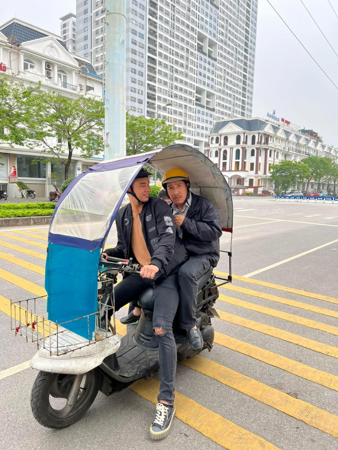 Hậu trường Chồng cũ vợ cũ người yêu cũ: NSƯT Quang Thắng cùng con trai cưỡi xe máy cực chất