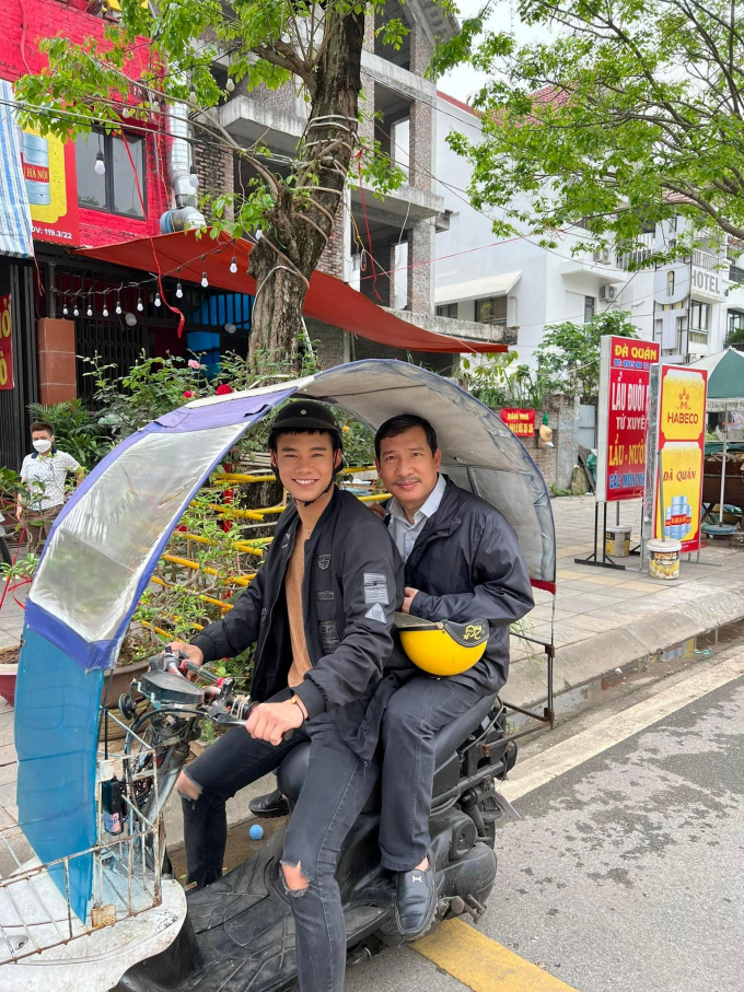 Hậu trường Chồng cũ vợ cũ người yêu cũ: NSƯT Quang Thắng cùng con trai cưỡi xe máy cực chất