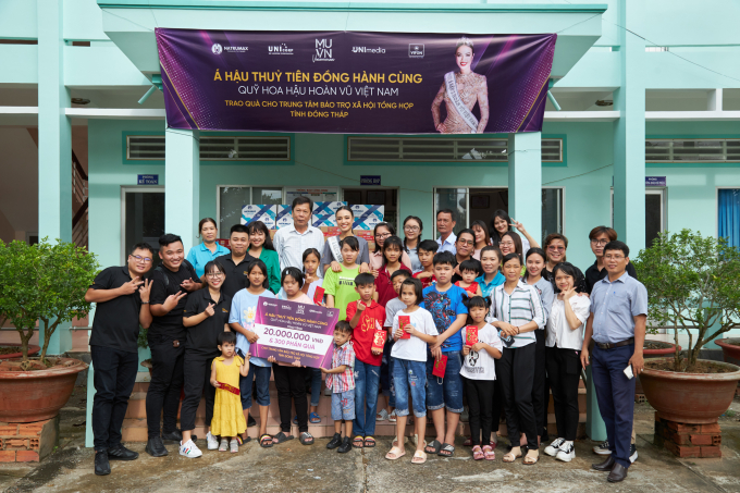 Á hậu Hoàn vũ Việt Nam - Thủy Tiên trích tiền thưởng, bắt đầu hành trình thiện nguyện tại quê hương Đồng Tháp