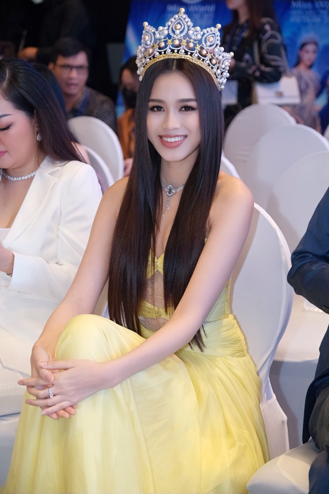 Á hậu Ngọc Thảo chiếm spotlight thảm đỏ Miss World Vietnam: Khi thần thái sắc sảo, khi lại rạng rỡ cực yêu