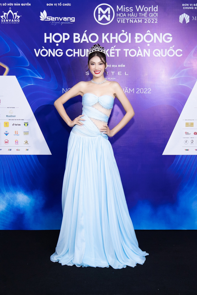 Á hậu Ngọc Thảo chiếm spotlight thảm đỏ Miss World Vietnam: Khi thần thái sắc sảo, khi lại rạng rỡ cực yêu